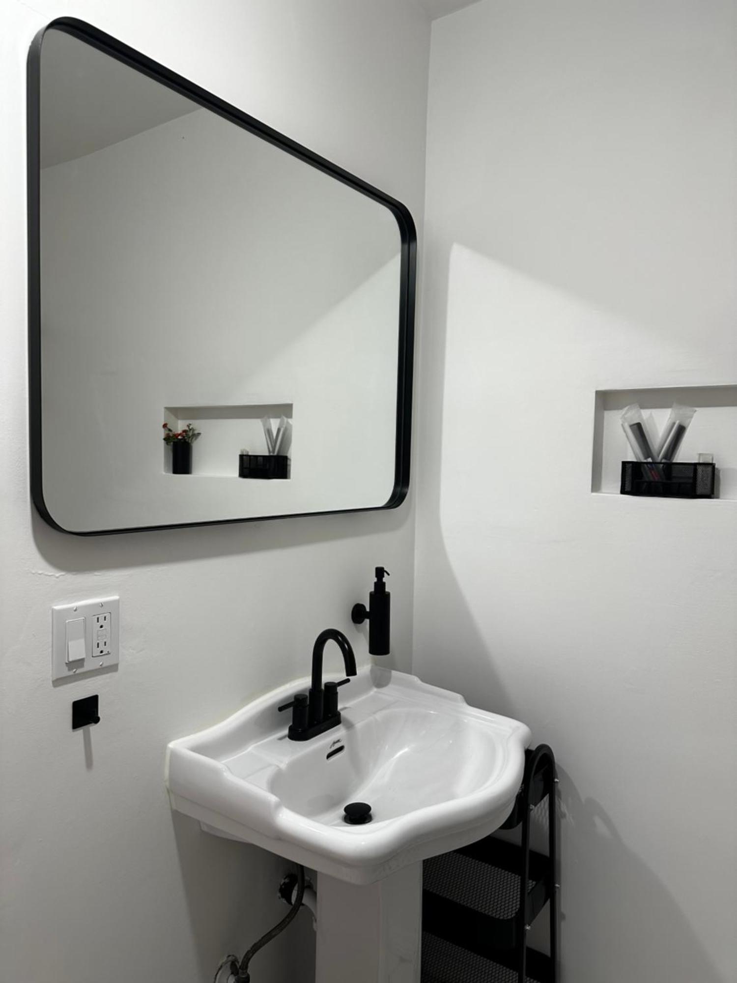Modern, Remodeled Echo Park House-Walk To Sunset Blvd, Dodgers Stadium, Shops, Bars, Restaurants, Lake, Concerts Лос-Анджелес Экстерьер фото